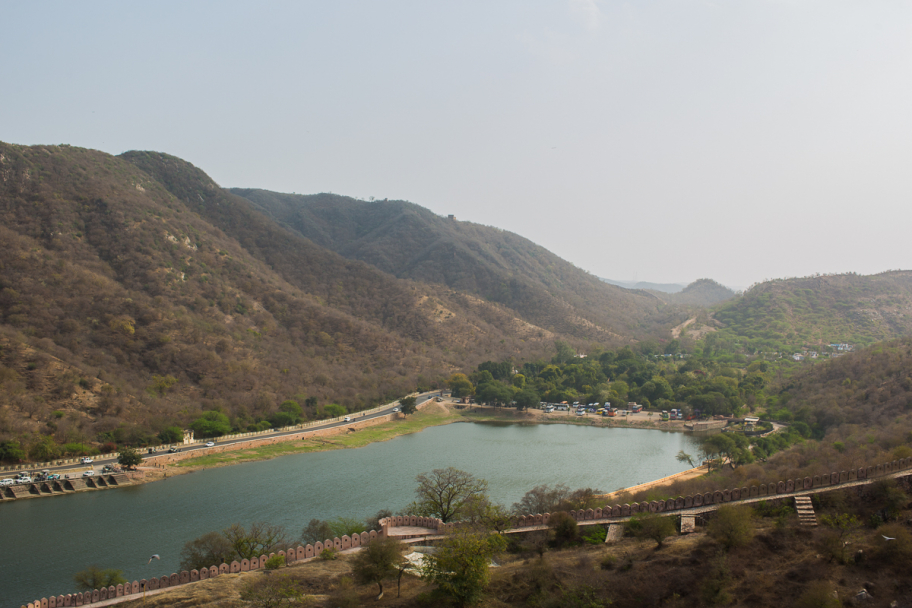 озеро Маотха: Озеро Маотха рядом с фортом Амбер, Джайпур, Индия