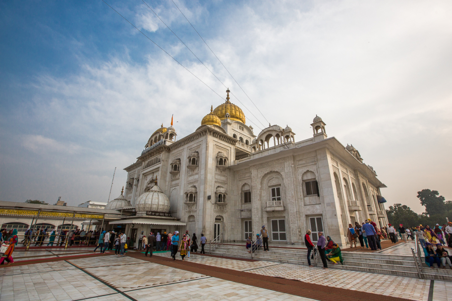 храм сикхов, Нью-Дели: Храм сикхов в Нью-Дели. Очень красивая архитектура, и очень сложные для понимания обычаи и люди.